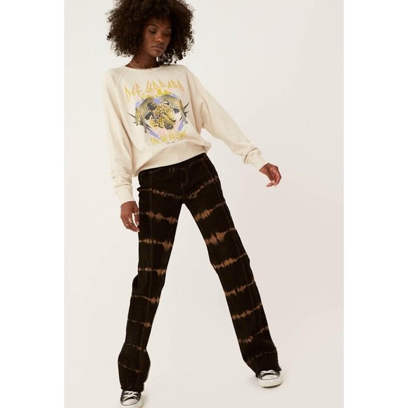 Daydreamer Def Leppard Prowel Crewneck Sweatshirt